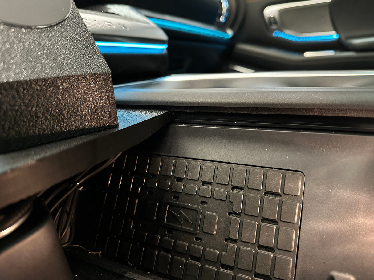 2025 Ford Expedition Mag Safe Wireless Charging Mount (Wireless Charger Included)